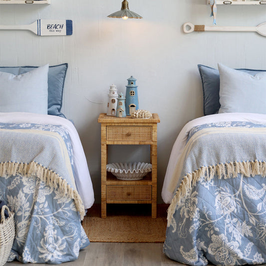 Chic Antique – Nachttisch in Natur mit Geflecht und 2 Schubladen