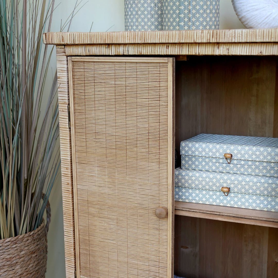 Chic Antique – Schrank in Natur mit Geflecht und 2 Türen