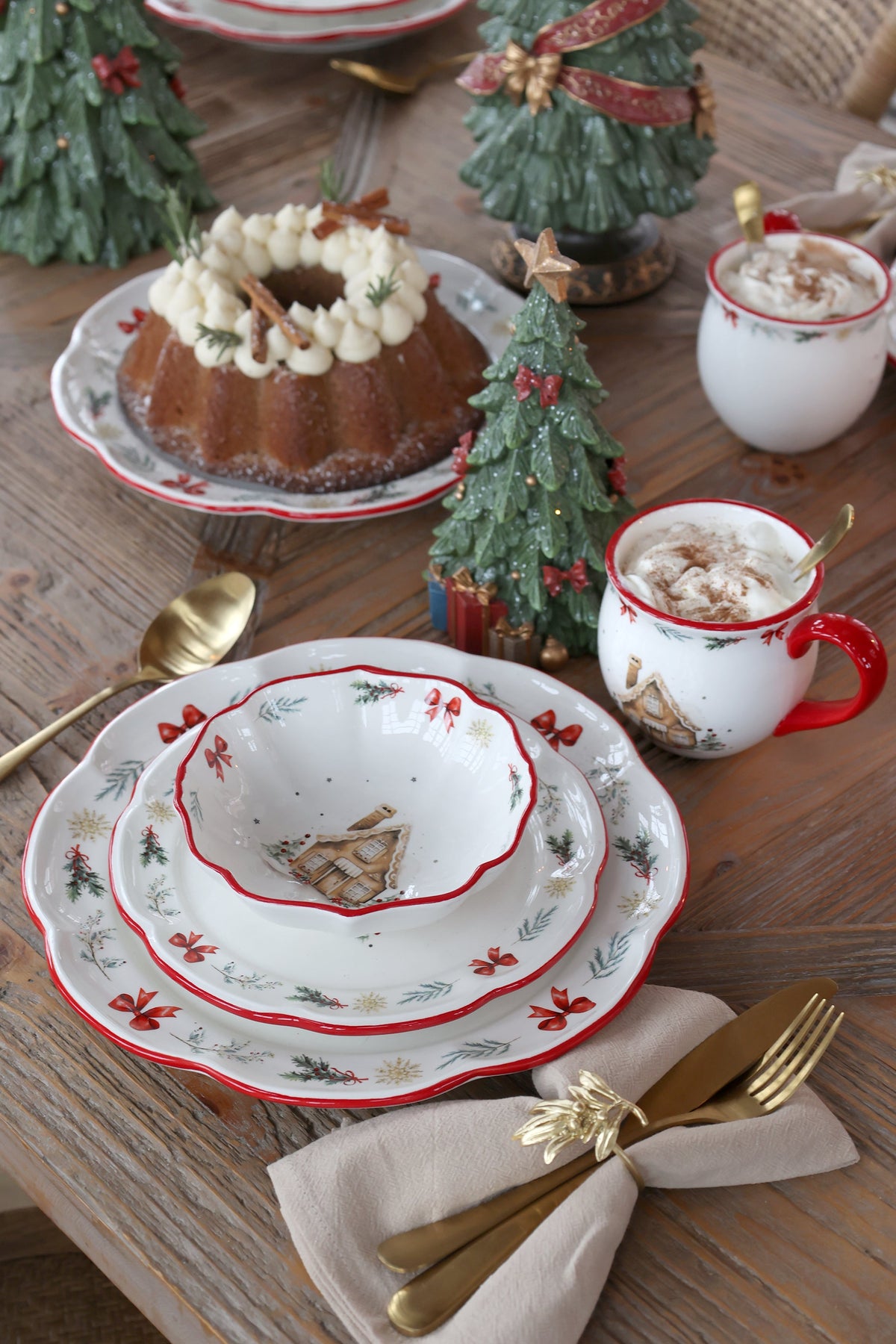 Chic Antique – Noël Weihnachtsbaum mit Geschenken – 20,5 cm – Grün