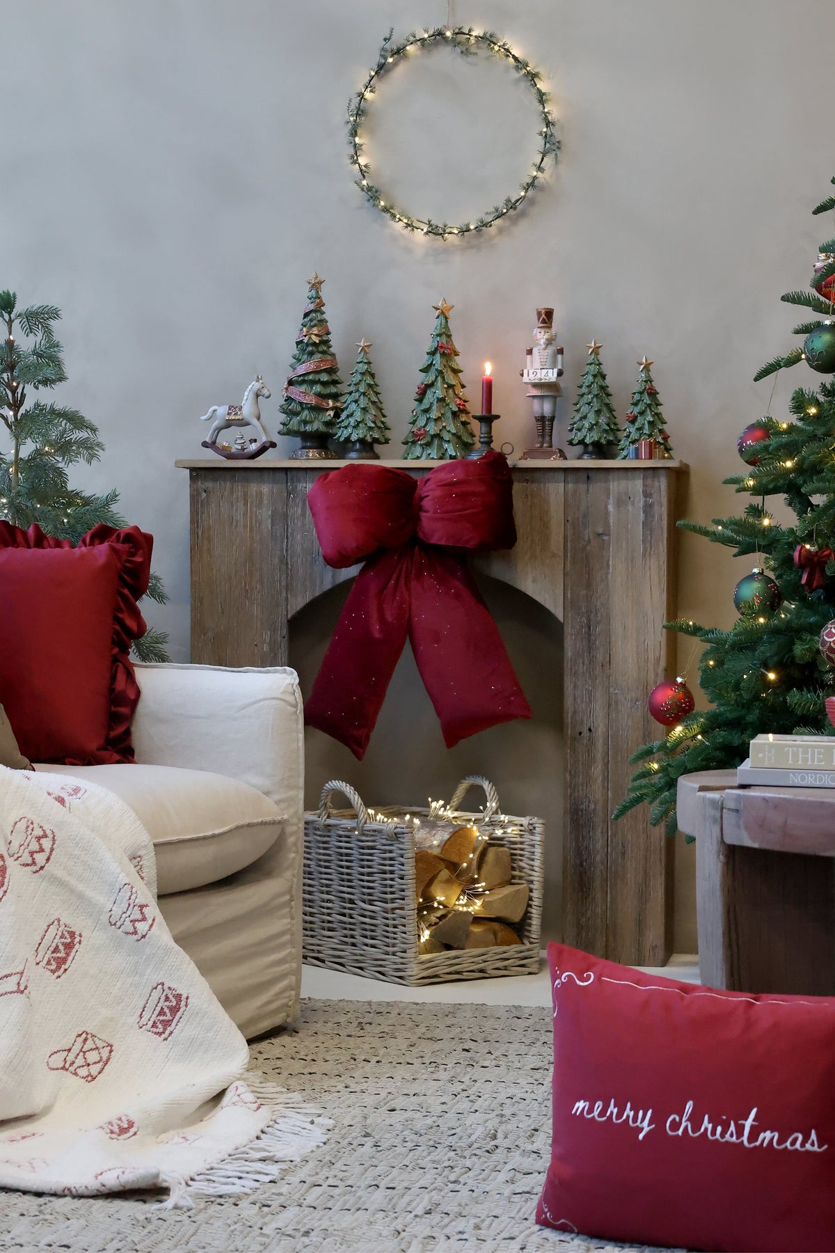 Chic Antique – Noël Weihnachtsbaum mit Tannenzapfen – 24 cm – Grün