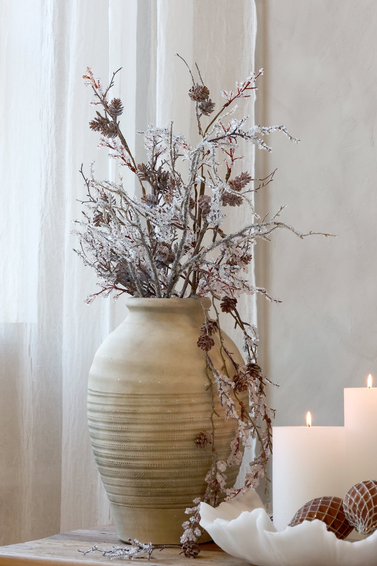 Chic Antique – Bereifter Dekozweig mit Tannenzapfen | H100 cm