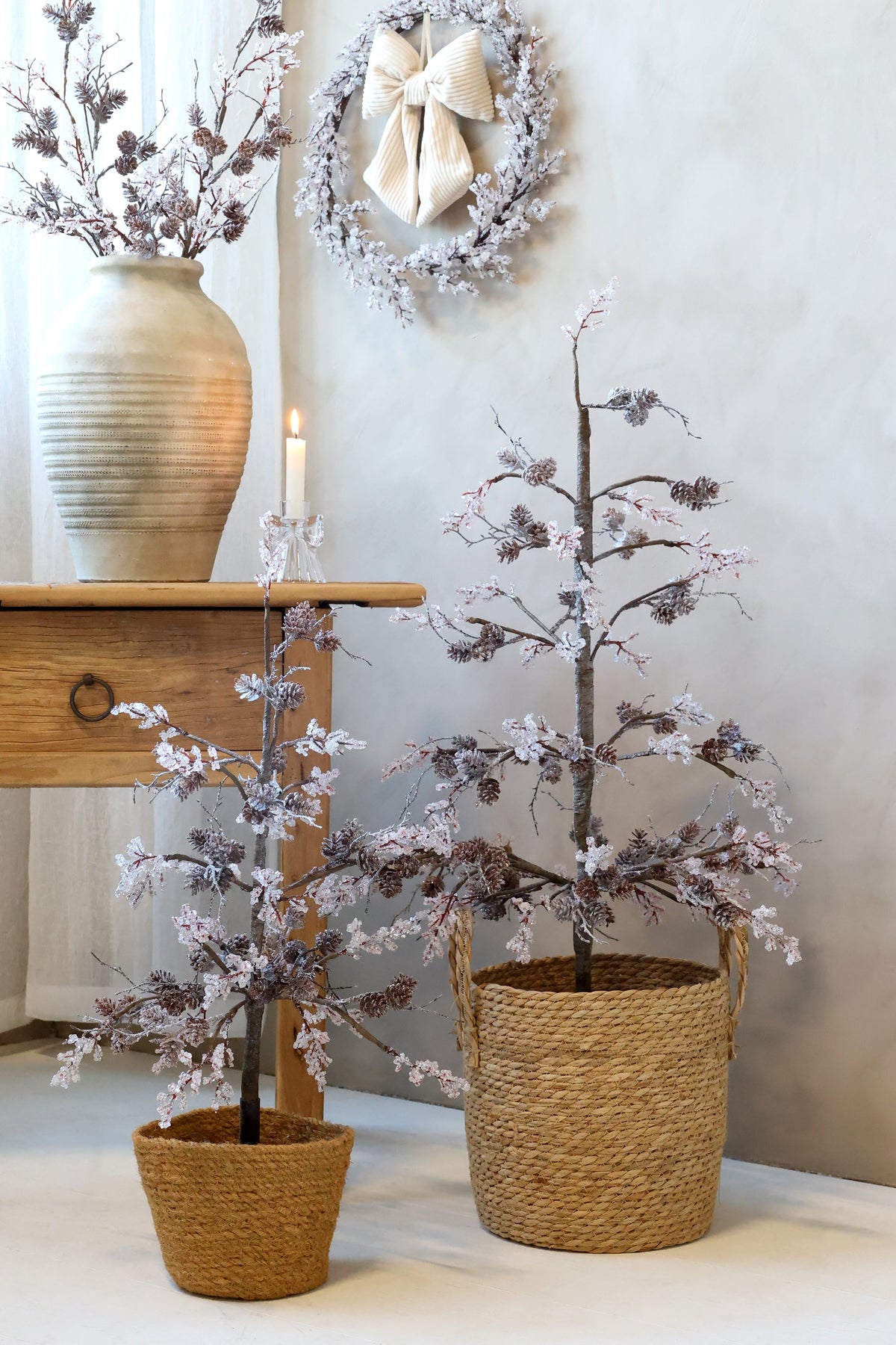 Chic Antique – Bereifter Weihnachtsbaum mit Tannenzapfen | H94 cm