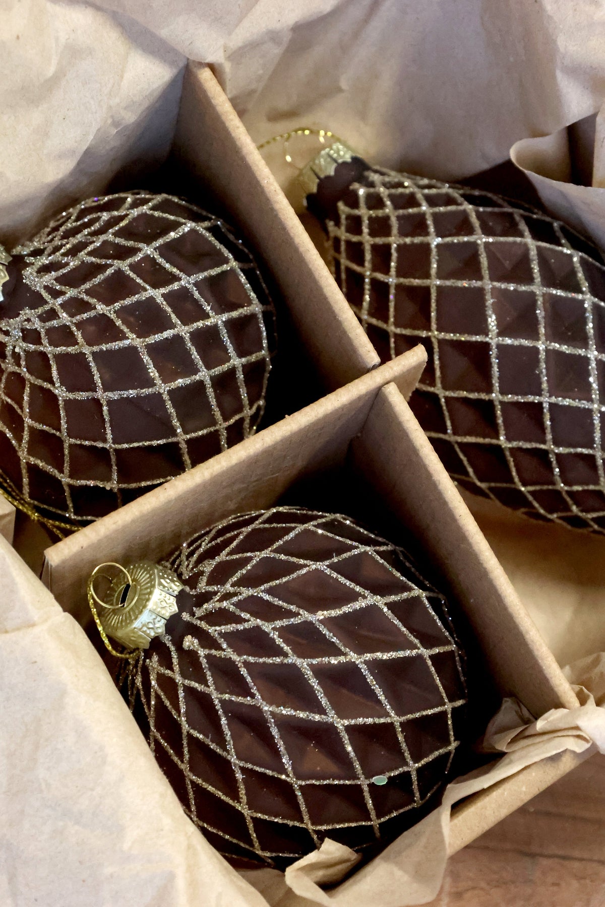 Chic Antique – Weihnachtskugeln in Box – 3er-Set H13 x Ø6 cm – Mokka