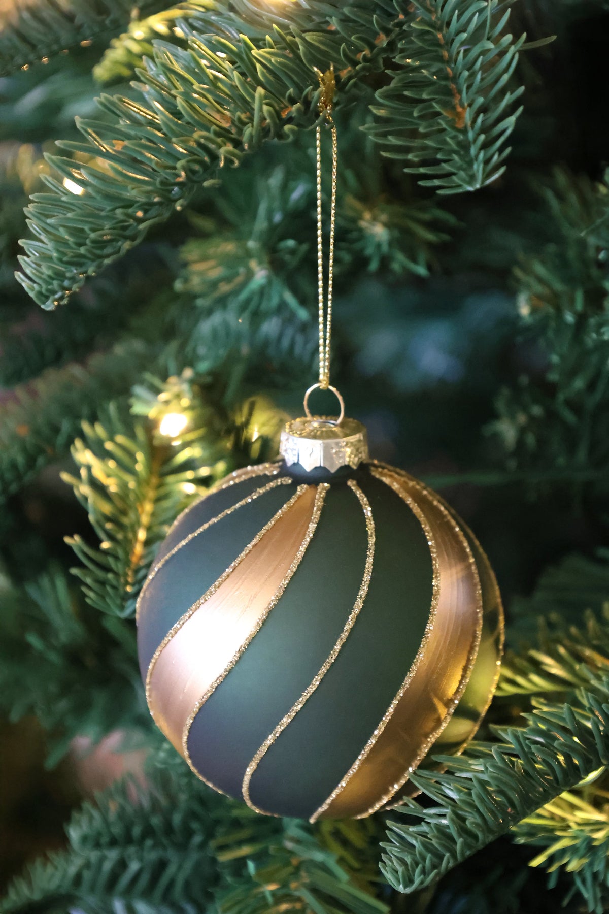 Chic Antique – Weihnachtskugeln in Box, 3er-Set – H12/Ø7 cm – Olivgrün