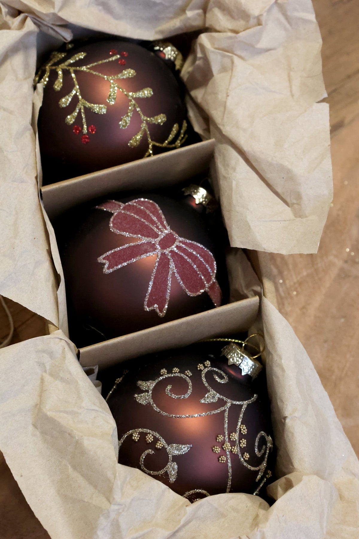 Chic Antique – Weihnachtskugeln in Box – 3er-Set Ø8 cm – Mokka