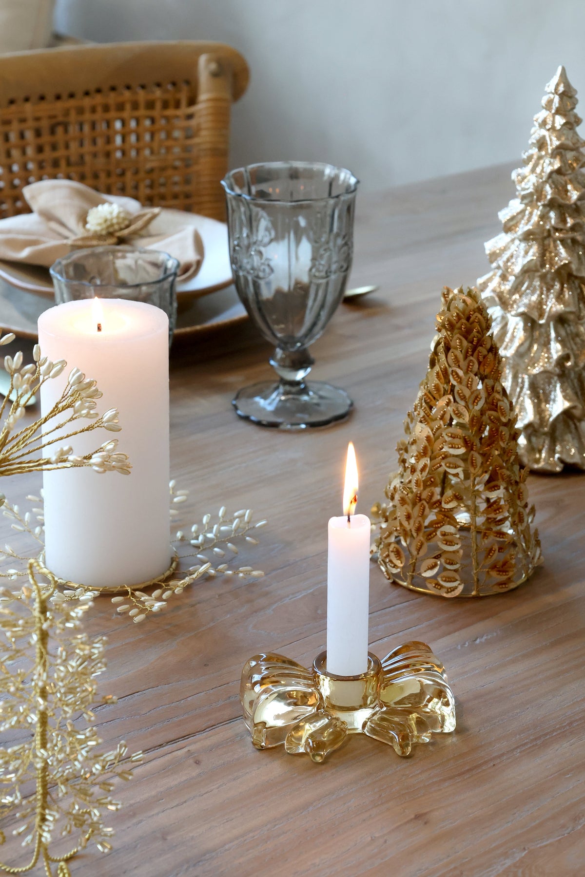 Chic Antique – Dekorativer Weihnachtsbaum mit Perlen und Blättern