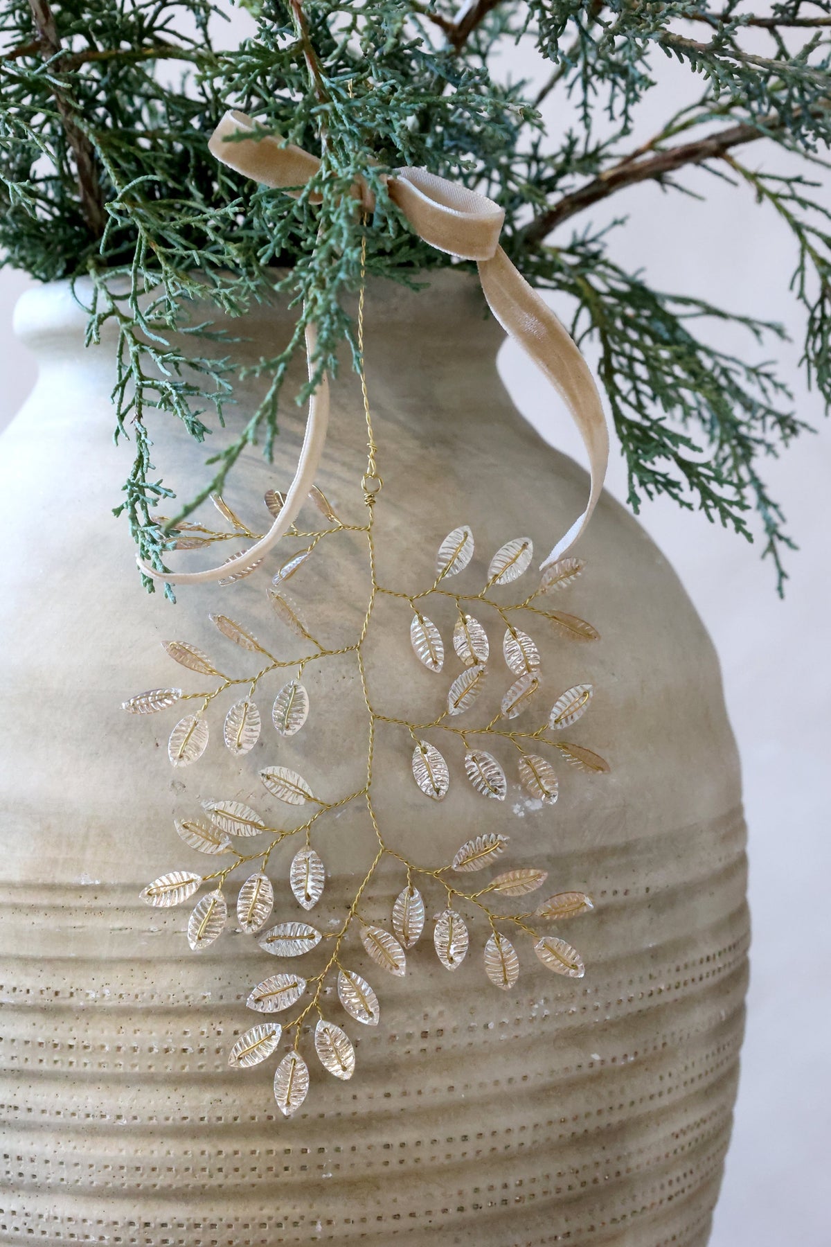 Chic Antique – Anhänger mit Blättern – H13/L10 cm – Champagner