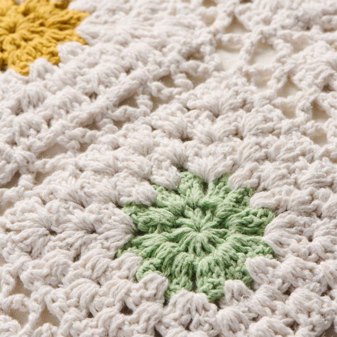 Ib Laursen – Kissenbezug gehäkelt creme mit bunten Blumen 50 × 50 cm