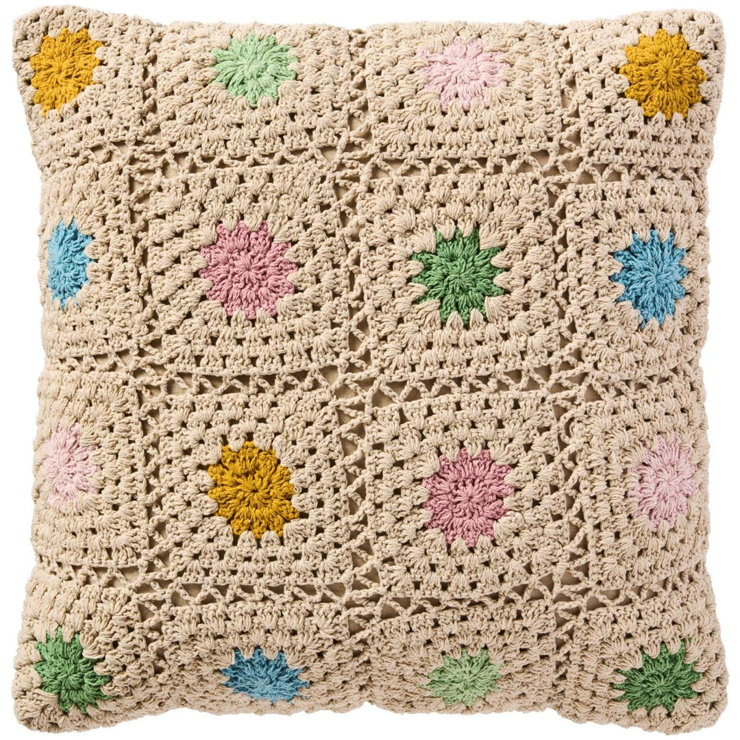 Ib Laursen – Kissenbezug gehäkelt naturfarben mit bunten Blumen 50 × 50 cm