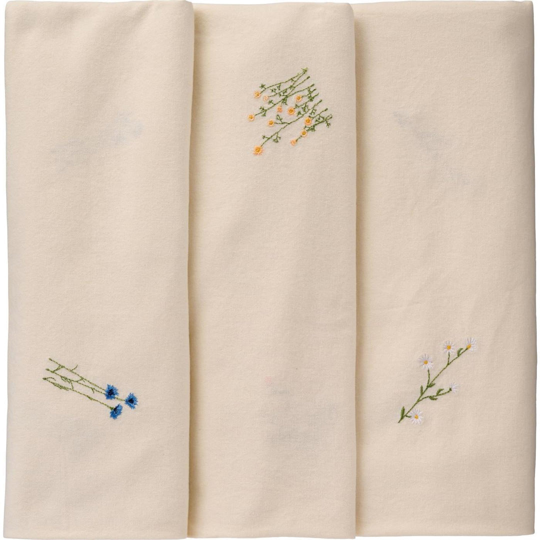 Ib Laursen - Tischdecke Flora länglich mit Margeriten, Kornblumen und Butterblumen butter cream 150 x 250 cm