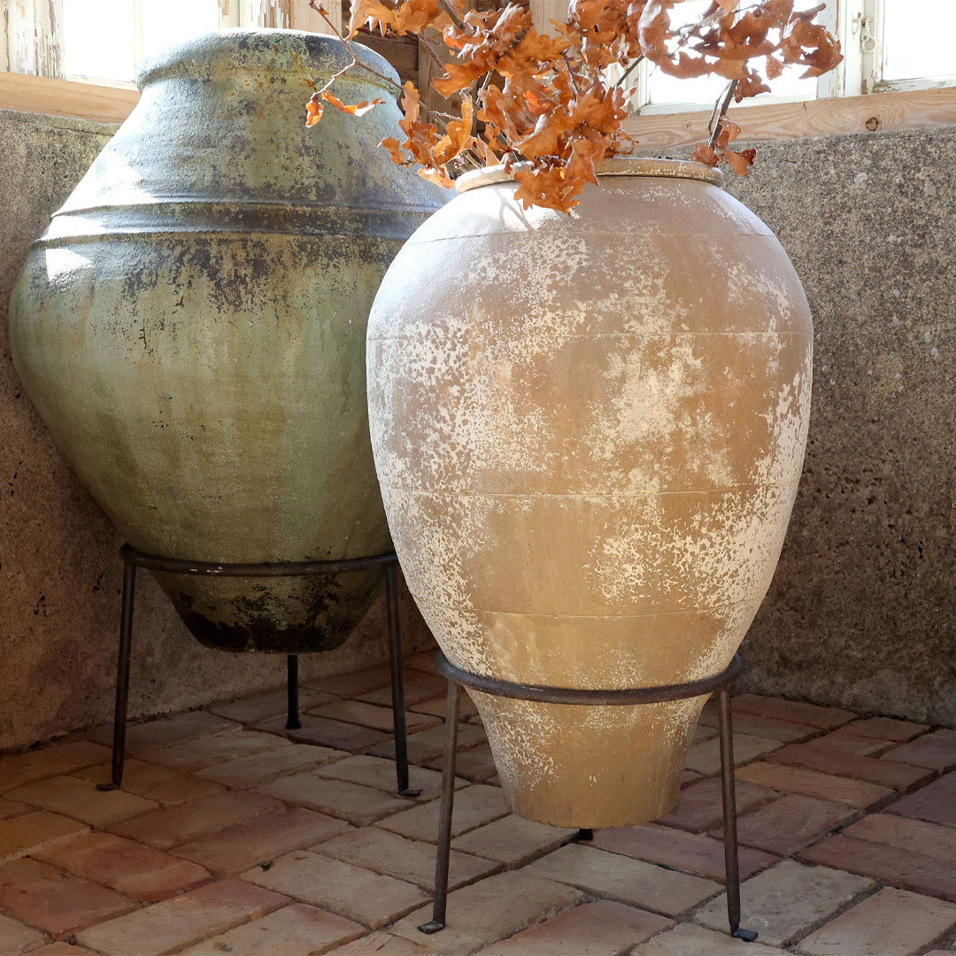 Chic Antique - Übertopf auf Ständer in Antik-Creme – dekorative Pflanzenhalterung