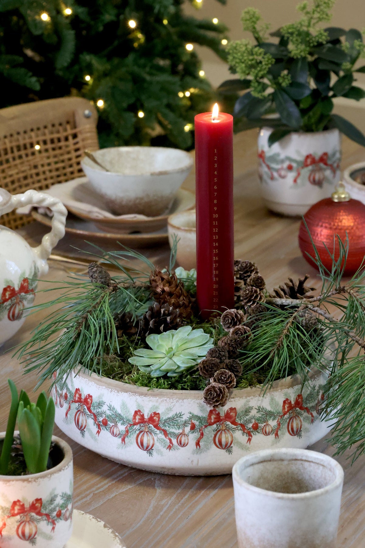 Chic Antique – Schale mit Weihnachtskugel und Schleife – H10/Ø30 cm – Creme