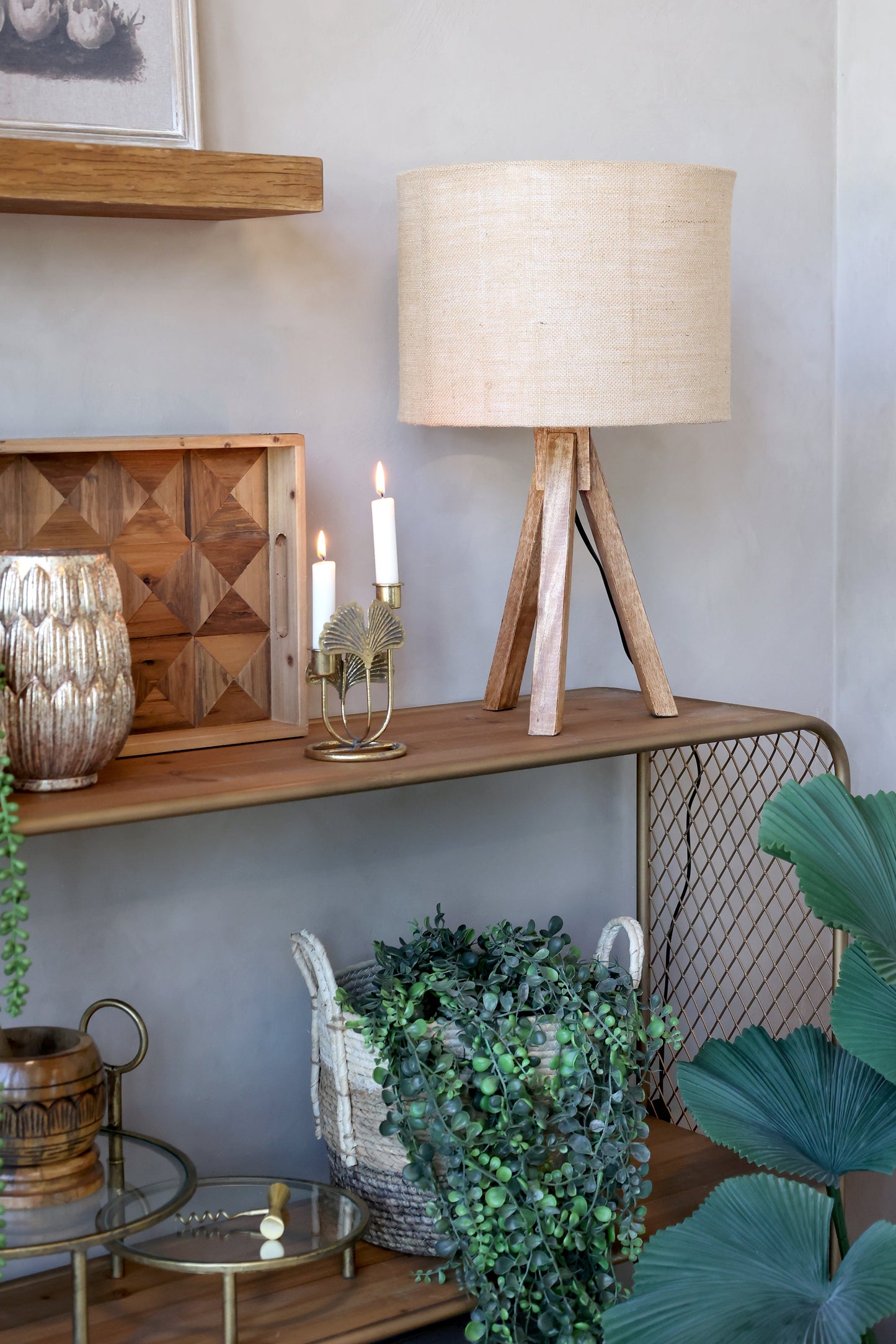 Chic Antique - Tischlampe mit Holzfuß und Leinenschirm