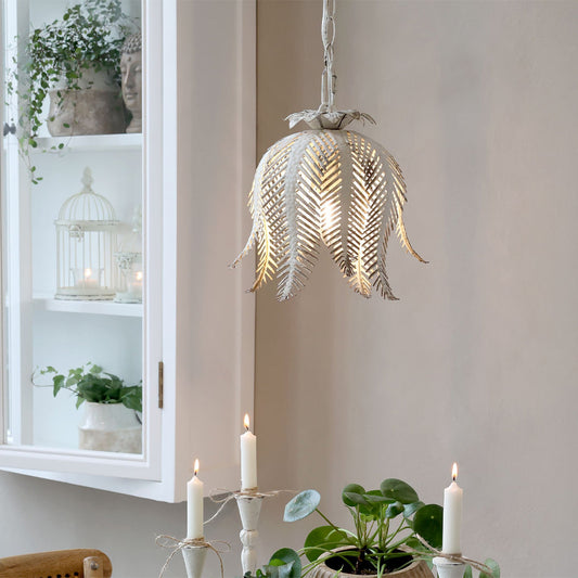 Chic Antique – Pendelleuchte mit Blättern – Antique Weiß (H24,5 / Ø18 cm)