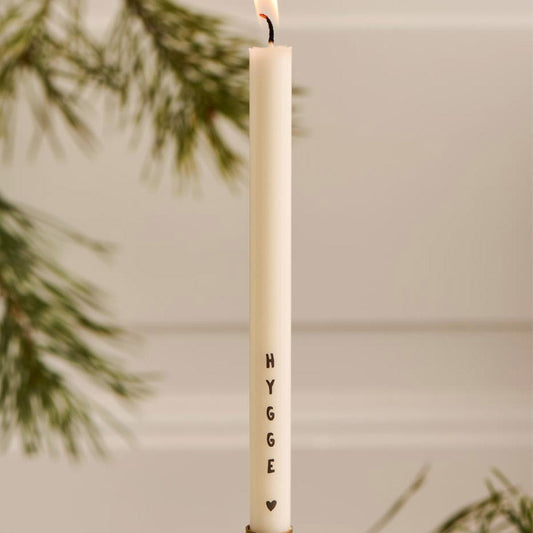 Ib Laursen - Stumpenkerzen 8 Stück mit „Hygge“ – Ø 1,3 cm, H 20 cm, svanemærket