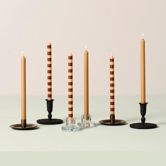 Ib Laursen – Stabkerzen 8 Stk. gestreift braun/hellbraun, Stearin Ø 1,3 cm, H 20 cm, Schwanen-zertifiziert