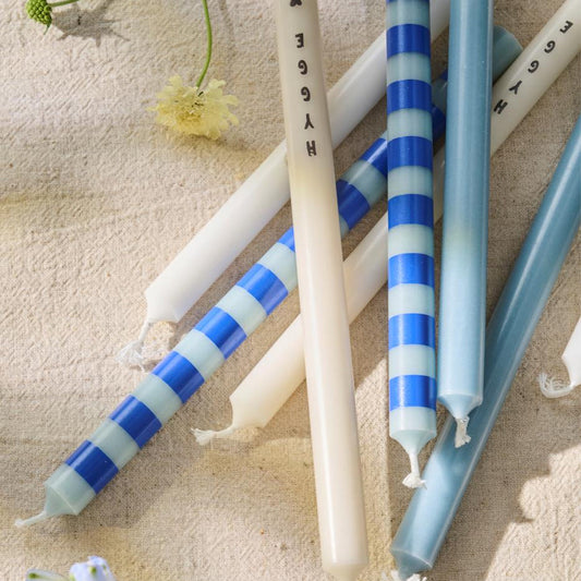 Ib Laursen – Stabkerzen, 8 Stück, blau/hellblau gestreift – Ø 1,3 cm, H 20 cm