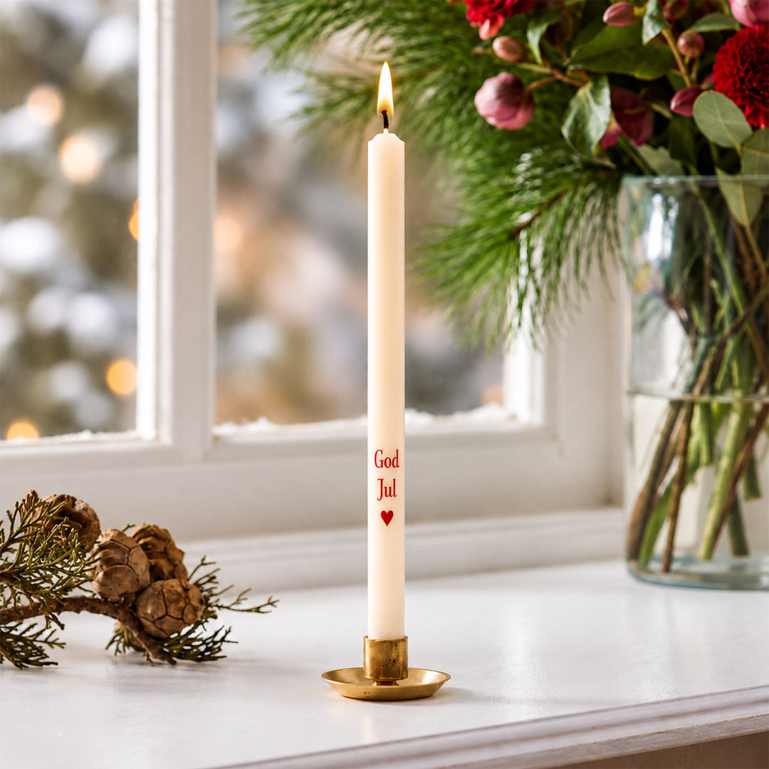 Ib Laursen – Stabkerzen 8 Stück mit rotem „God Jul“-Schriftzug – 20 cm, Svanen-zertifiziert