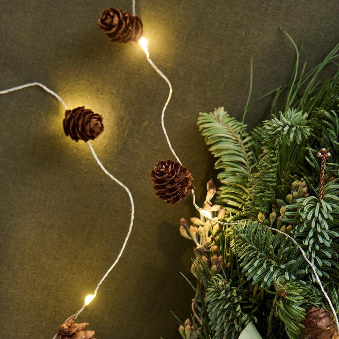 Ib Laursen - Lichterkette mit 10 LED-Lichtern und kleinen Zapfen