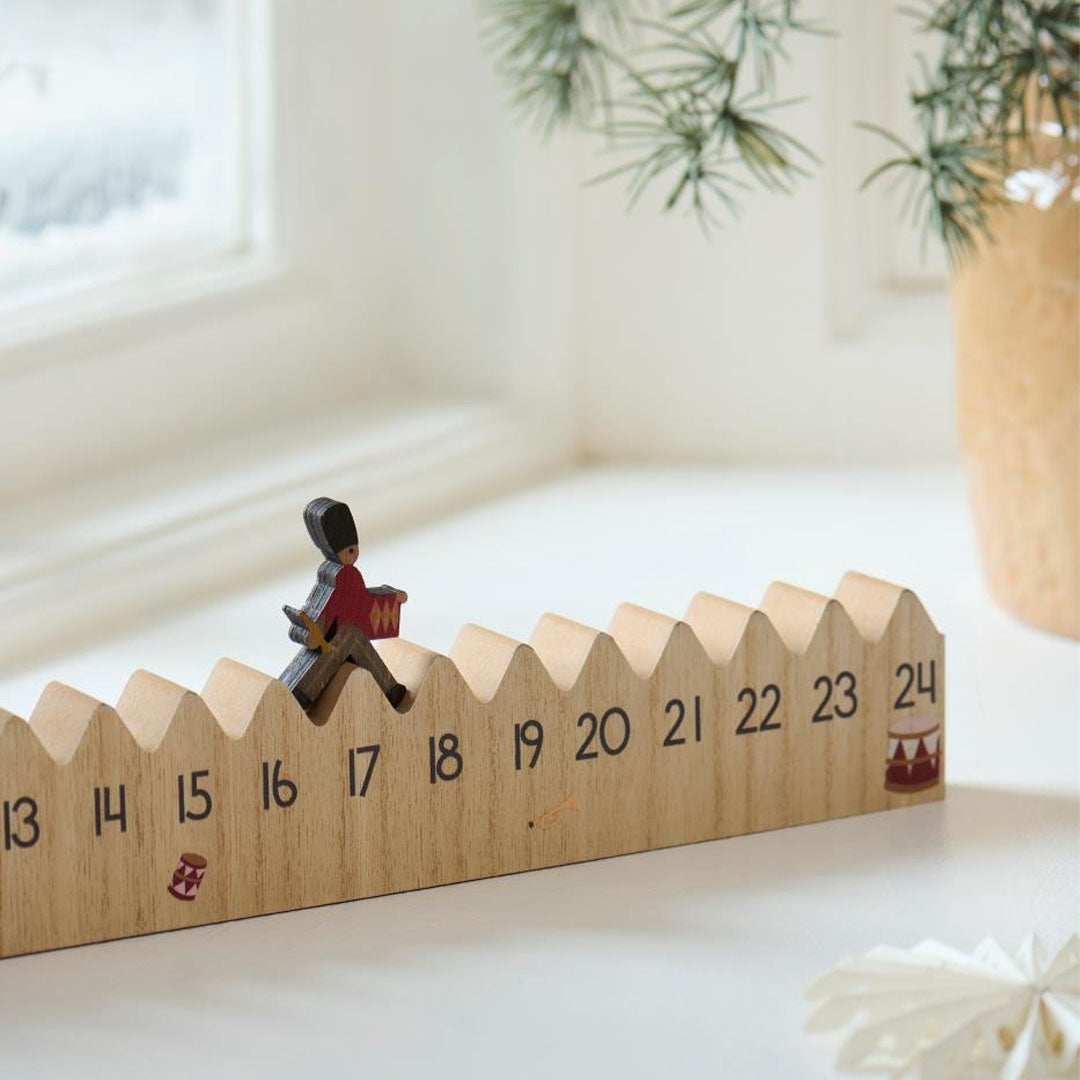 Ib Laursen – Adventskalender 1–24 mit marschierendem Soldaten