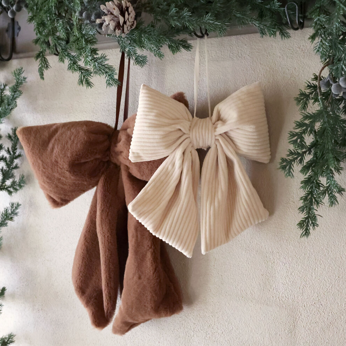 Chic Antique – Schleifen zum Aufhängen, 2er-Set – H36/L28 cm – Beige und Mokka