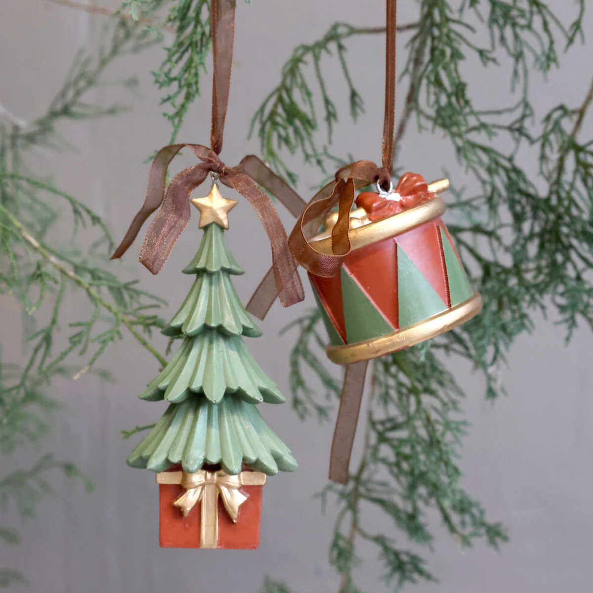 Chic Antique – Noël Anhänger 2er-Set – H11,5/Ø5,5 cm – Kirschrot
