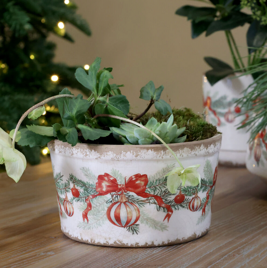Chic Antique – Schale mit Weihnachtskugel und Schleife – H9,5/Ø16,5 cm – Creme