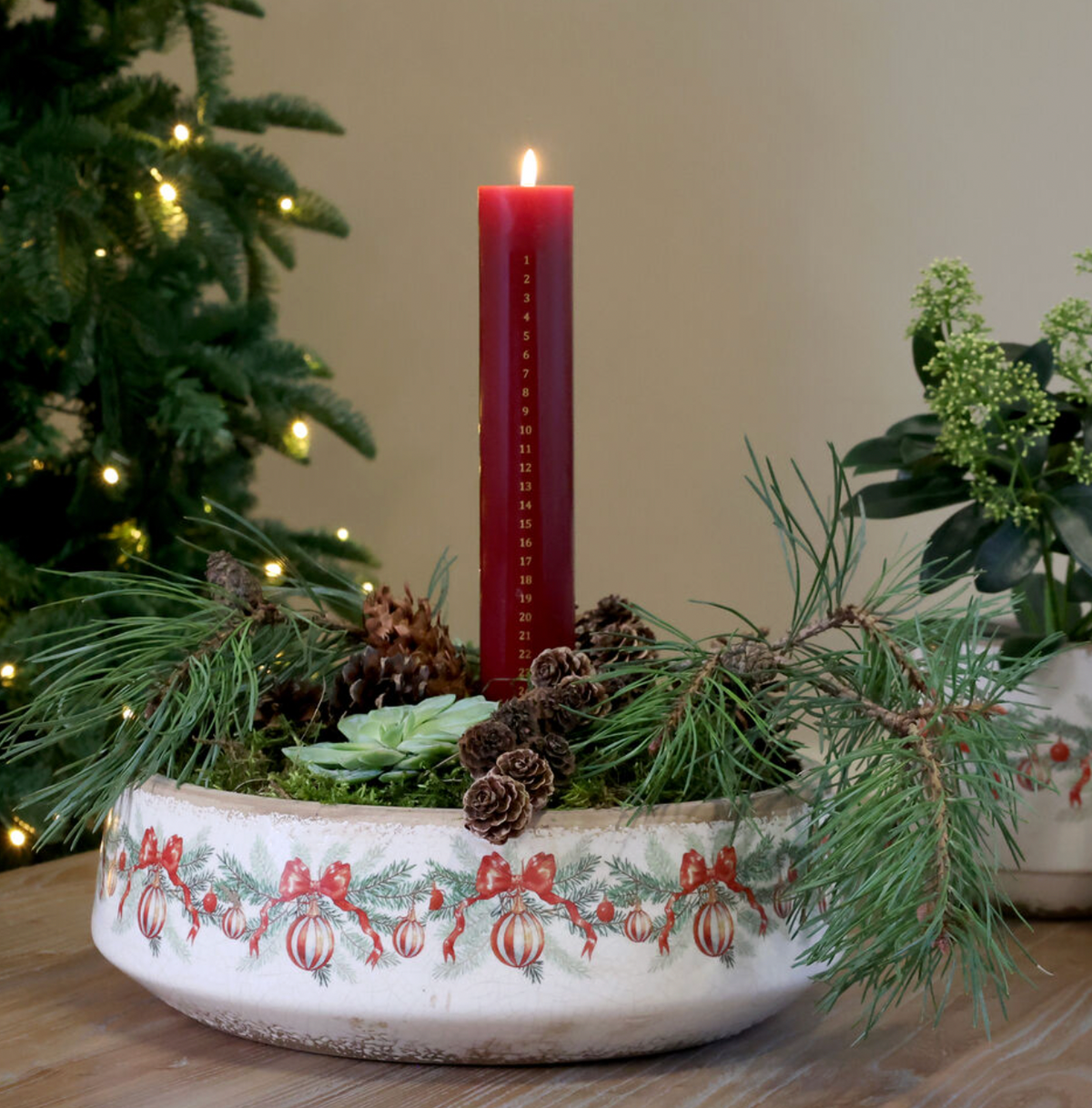 Chic Antique – Schale mit Weihnachtskugel und Schleife – H10/Ø30 cm – Creme