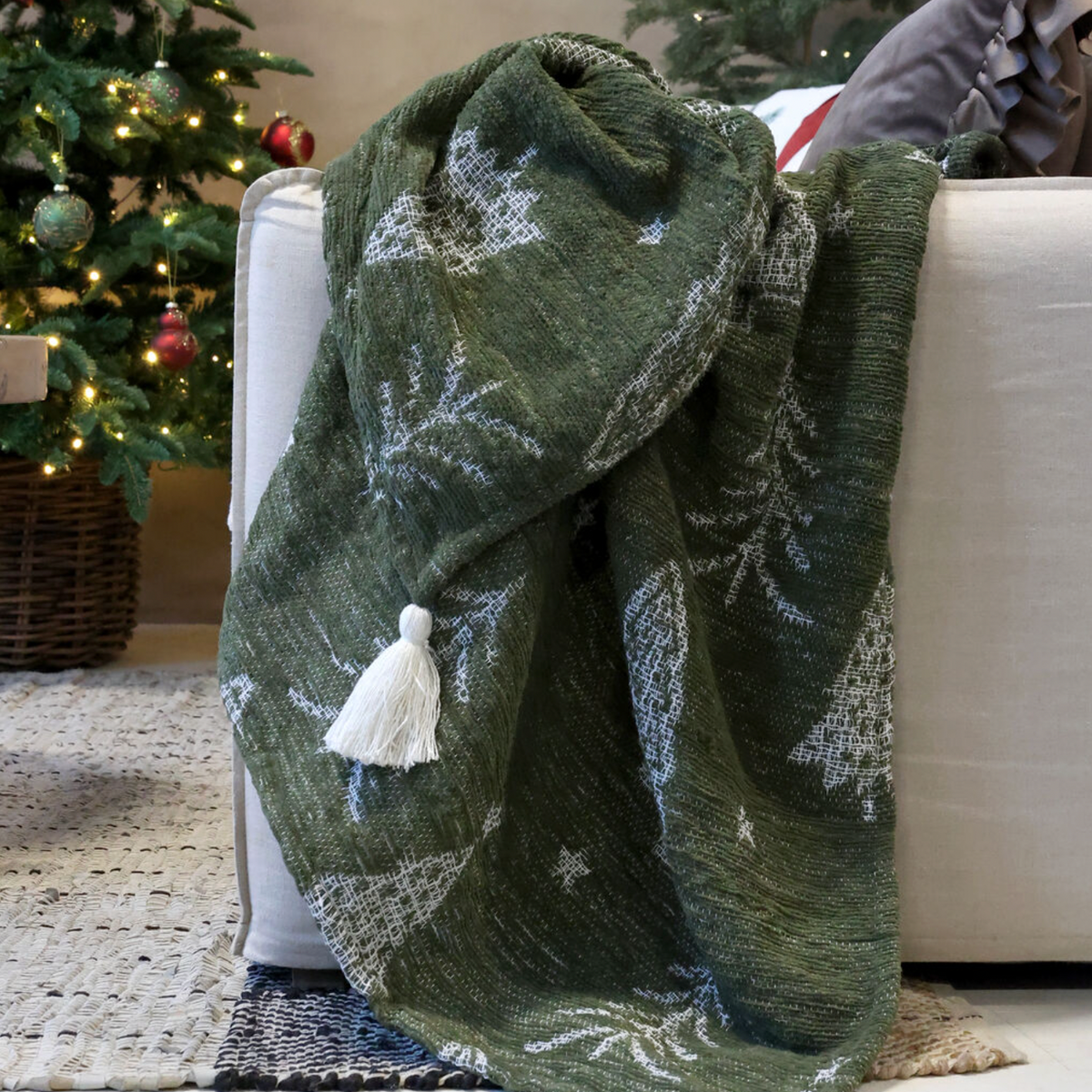 Chic Antique – Aix Chenille-Plaid mit Weihnachtsbäumen – 150 x 130 cm – Olivgrün und Creme