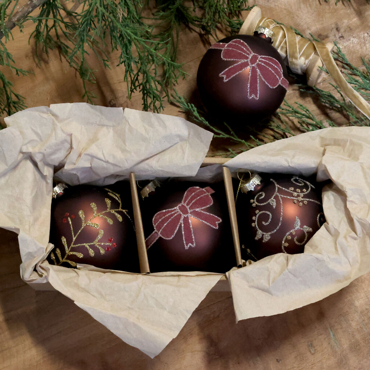 Chic Antique – Weihnachtskugeln in Box – 3er-Set Ø8 cm – Mokka