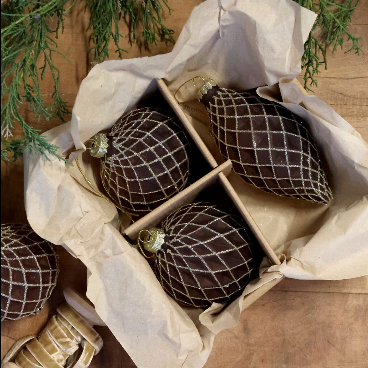 Chic Antique – Weihnachtskugeln in Box – 3er-Set H13 x Ø6 cm – Mokka