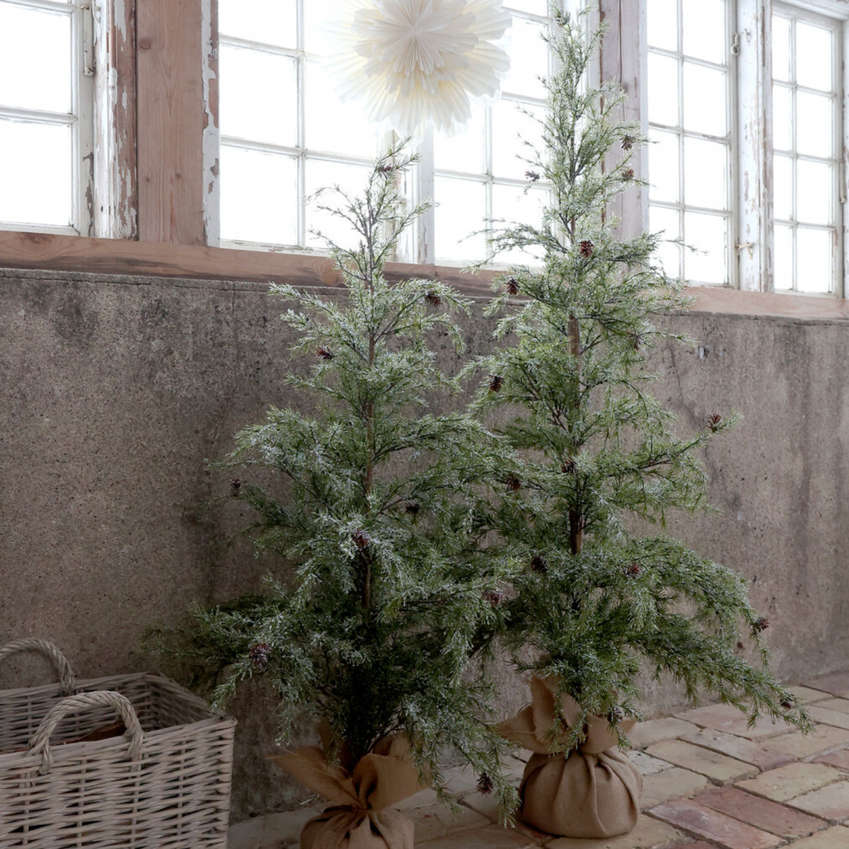 Chic Antique – Fleur Weihnachtsbaum mit Zapfen und Schnee – H150 cm – Grün