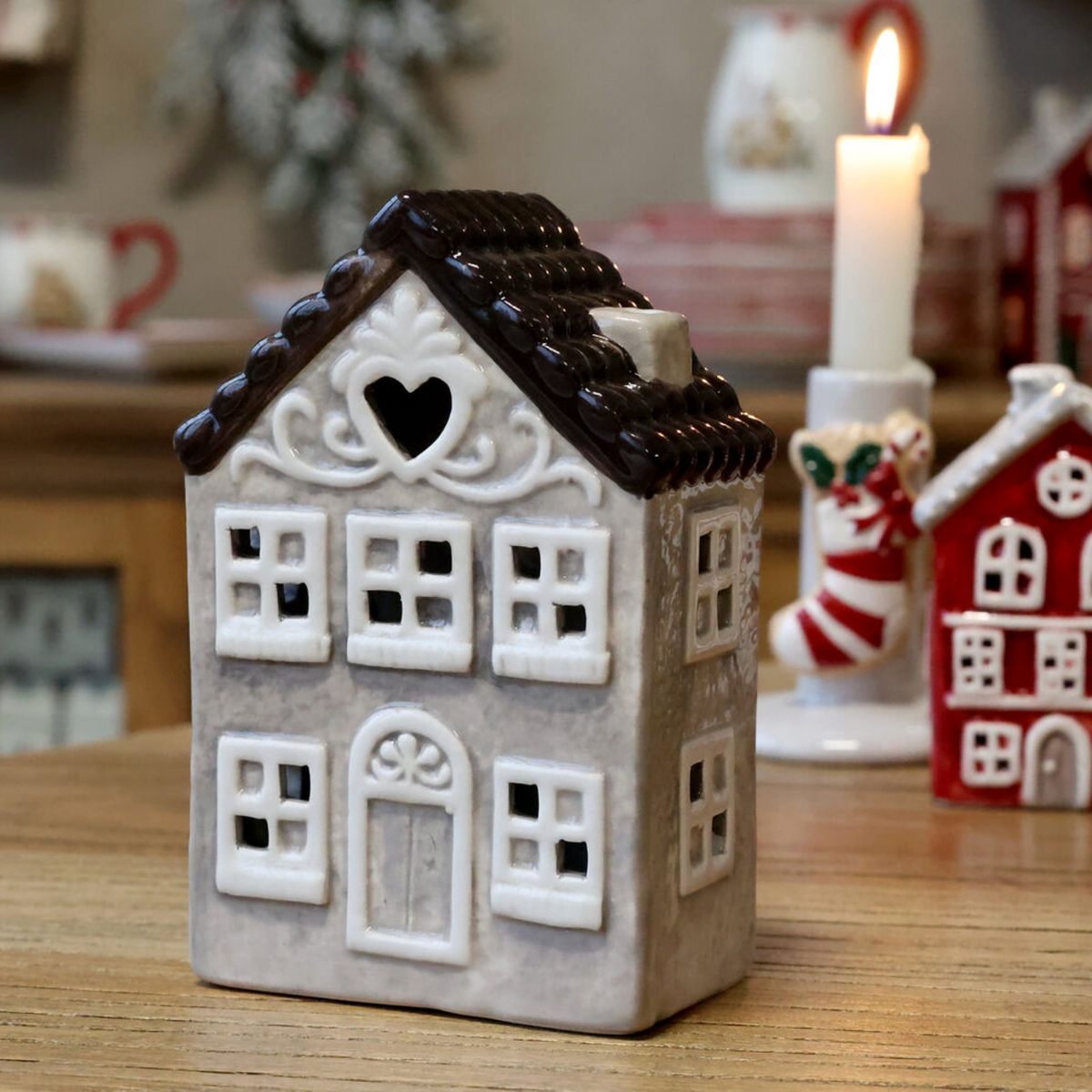 Chic Antique – Weihnachtshaus für Teelichter – Chamonix in Französischem Grau, H15 cm