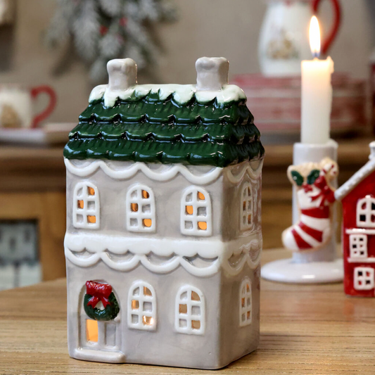 Chic Antique – Keramisches Weihnachtshaus für Teelichter – Chamonix in Französischem Grau, H17 cm