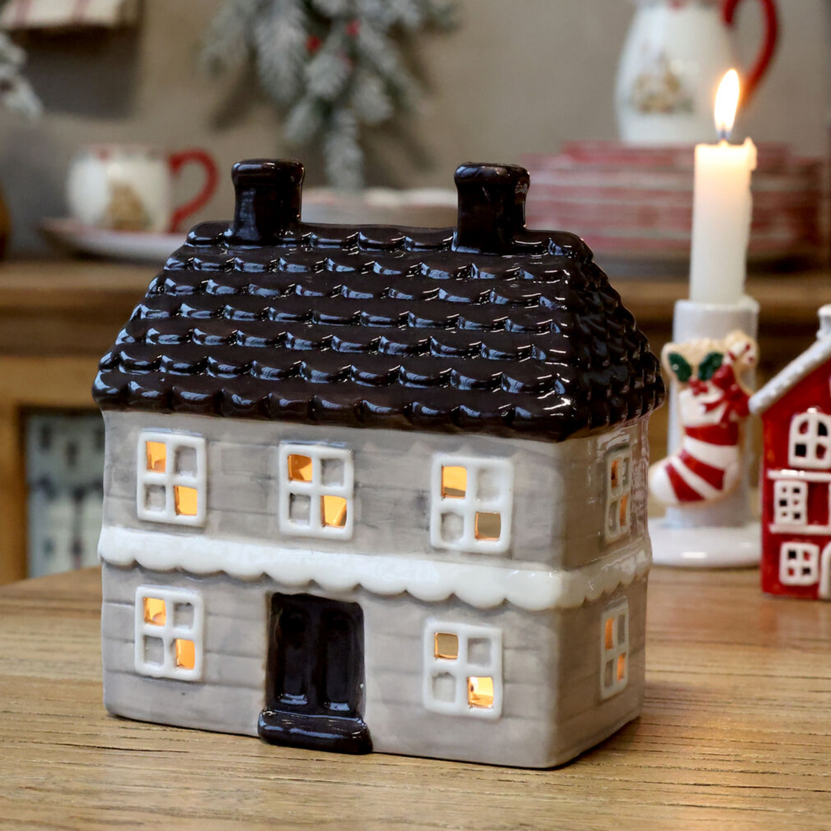 Chic Antique – Großes Weihnachtshaus für Teelichter – Chamonix in Französischem Grau, H16,5 cm