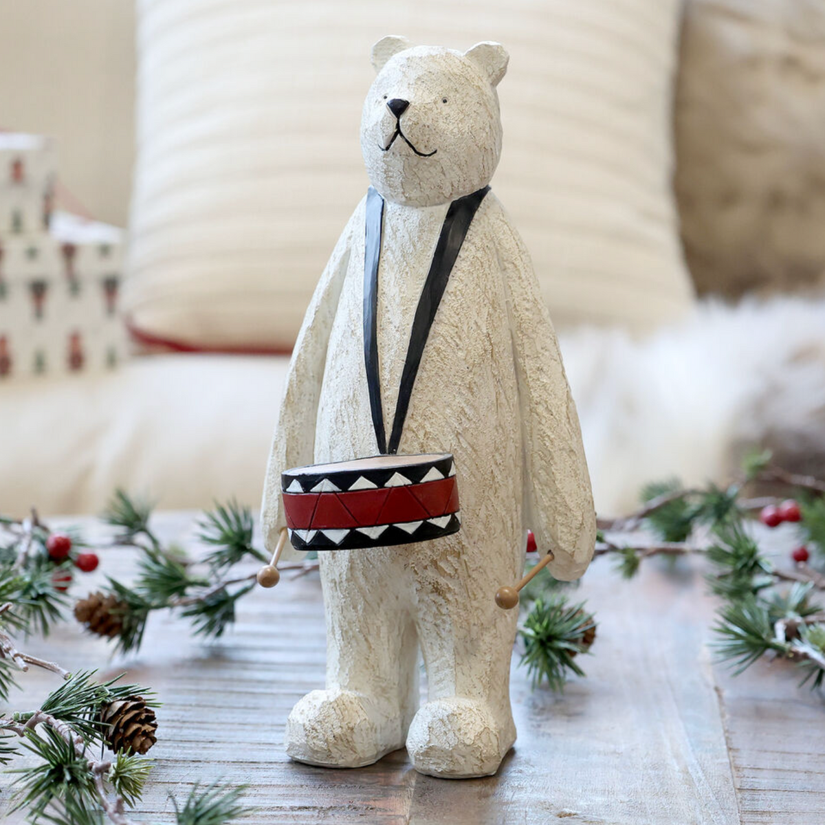 Chic Antique – Handbemalter Weihnachtsbär mit Trommel | H25 cm