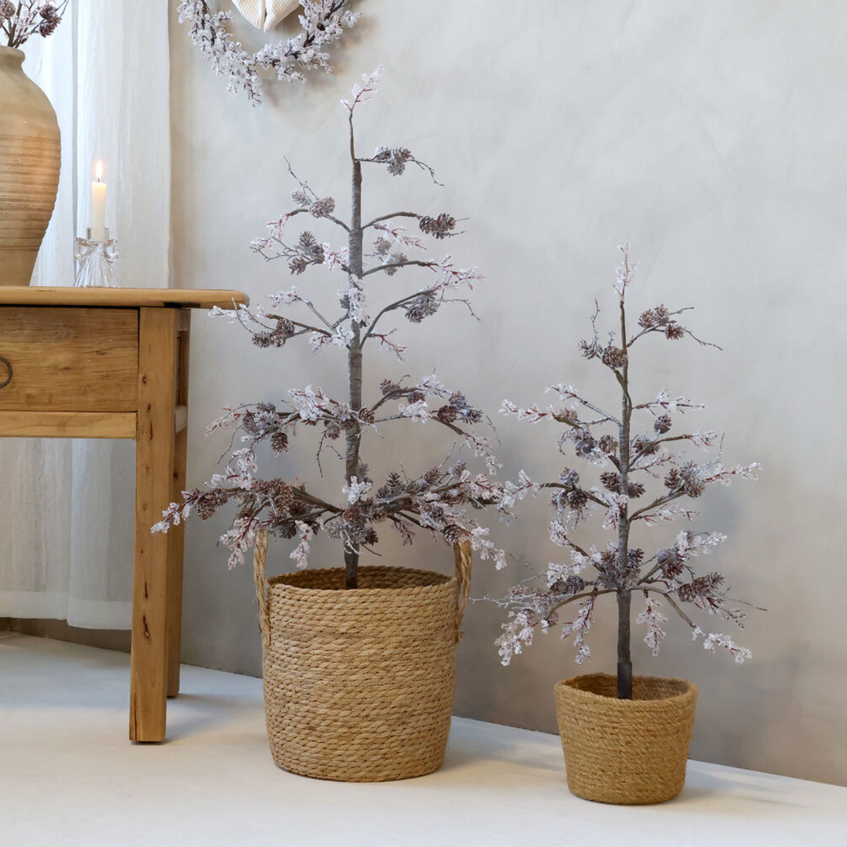 Chic Antique – Bereifter Weihnachtsbaum mit Tannenzapfen | H94 cm