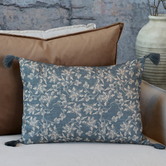 Chic Antique – Aix Kissenbezug mit Quasten und Blättermuster L50/B35 cm Midnight & Sand