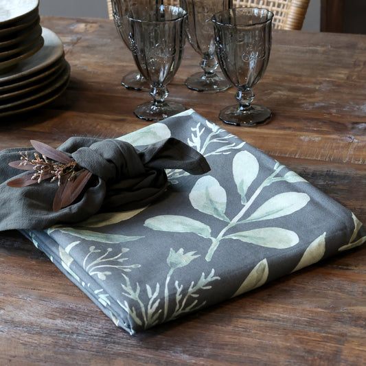 Chic Antique – Aix Tischdecke mit Blättermuster 240 x 140 cm, Oliv & Midnight