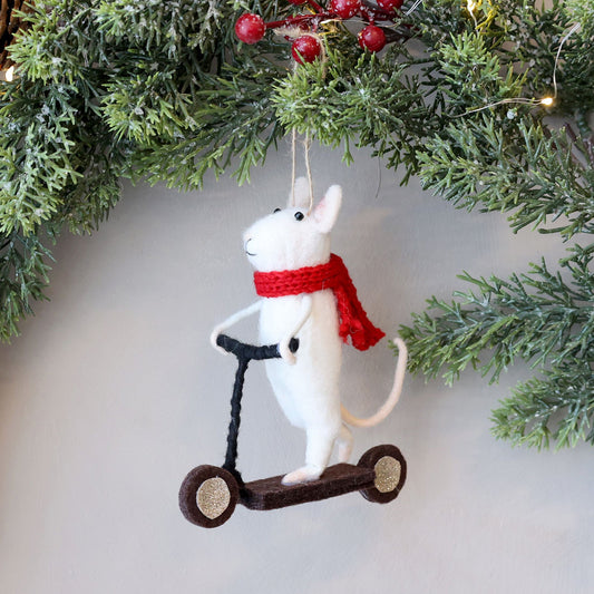 Chic Antique – Weihnachtsmaus auf Roller aus Filz zum Aufhängen