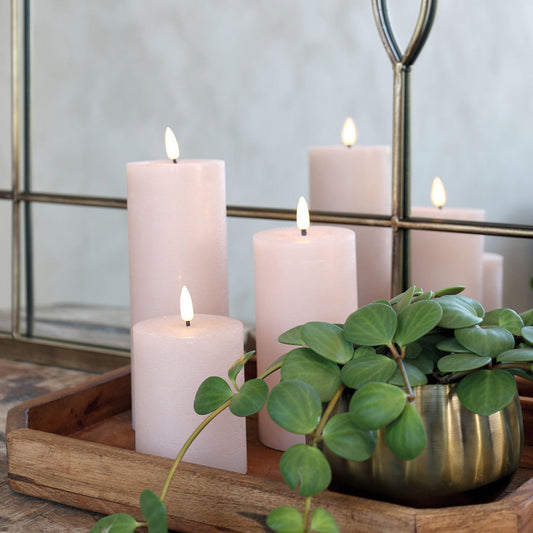 Chic Antique - LED-Blockkerze inkl. Batterie H20/Ø7,5 cm Staubrosa