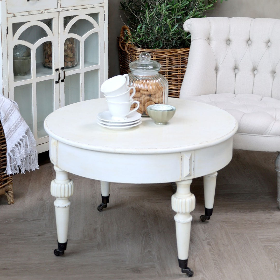 Chic Antique - Marie Antoinette Couchtisch mit Rollen Creme, H46/Ø70 cm
