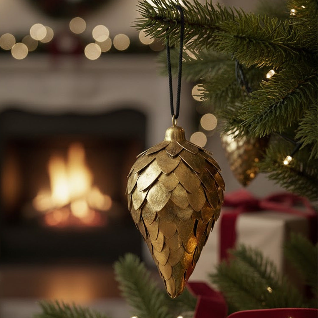 Ornament Klassische Messingtannenzapfen zum Hängen