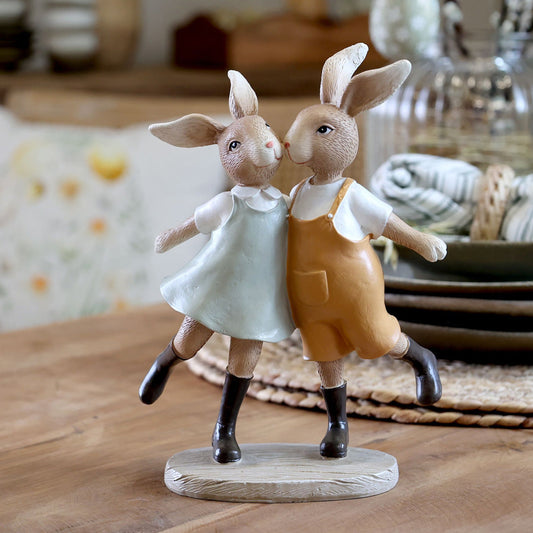 Osterdekoration Hasen im Kleid & in der Hose – Handbemalte Figuren in Opal & Hazel