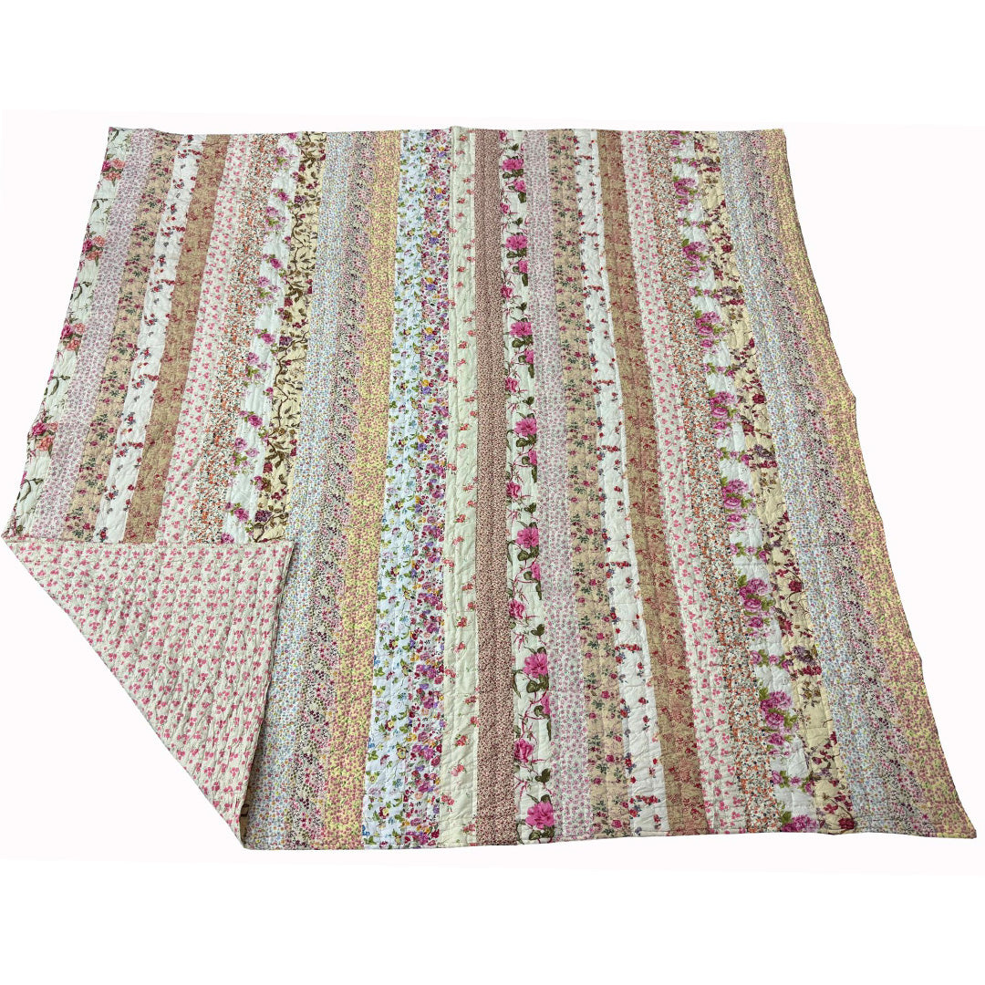 Handgequiltete Patchwork-Bettdecke in Blumenfarben 240x240 cm