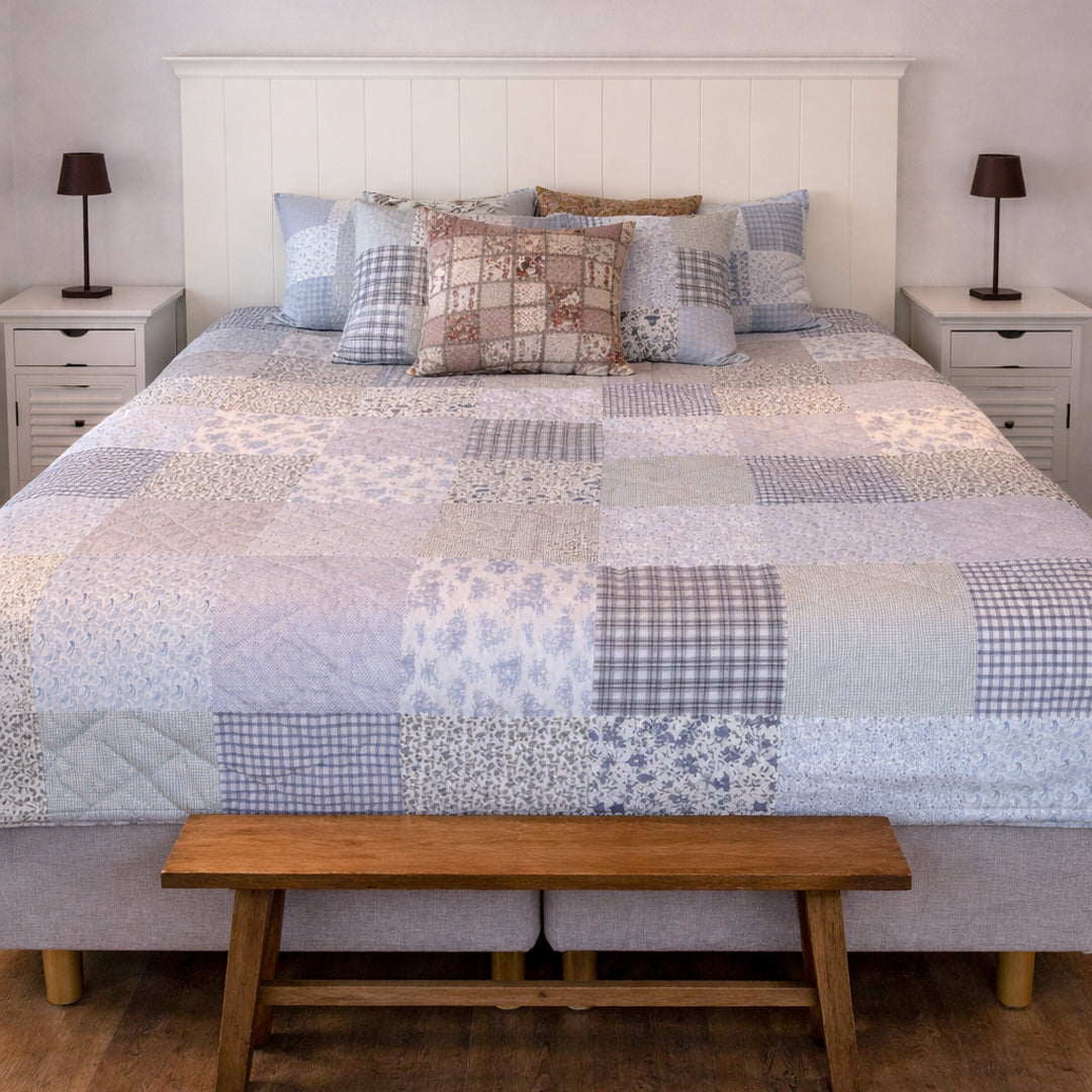 Handgequiltete Patchwork-Bettdecke in Blau, 240x240 cm