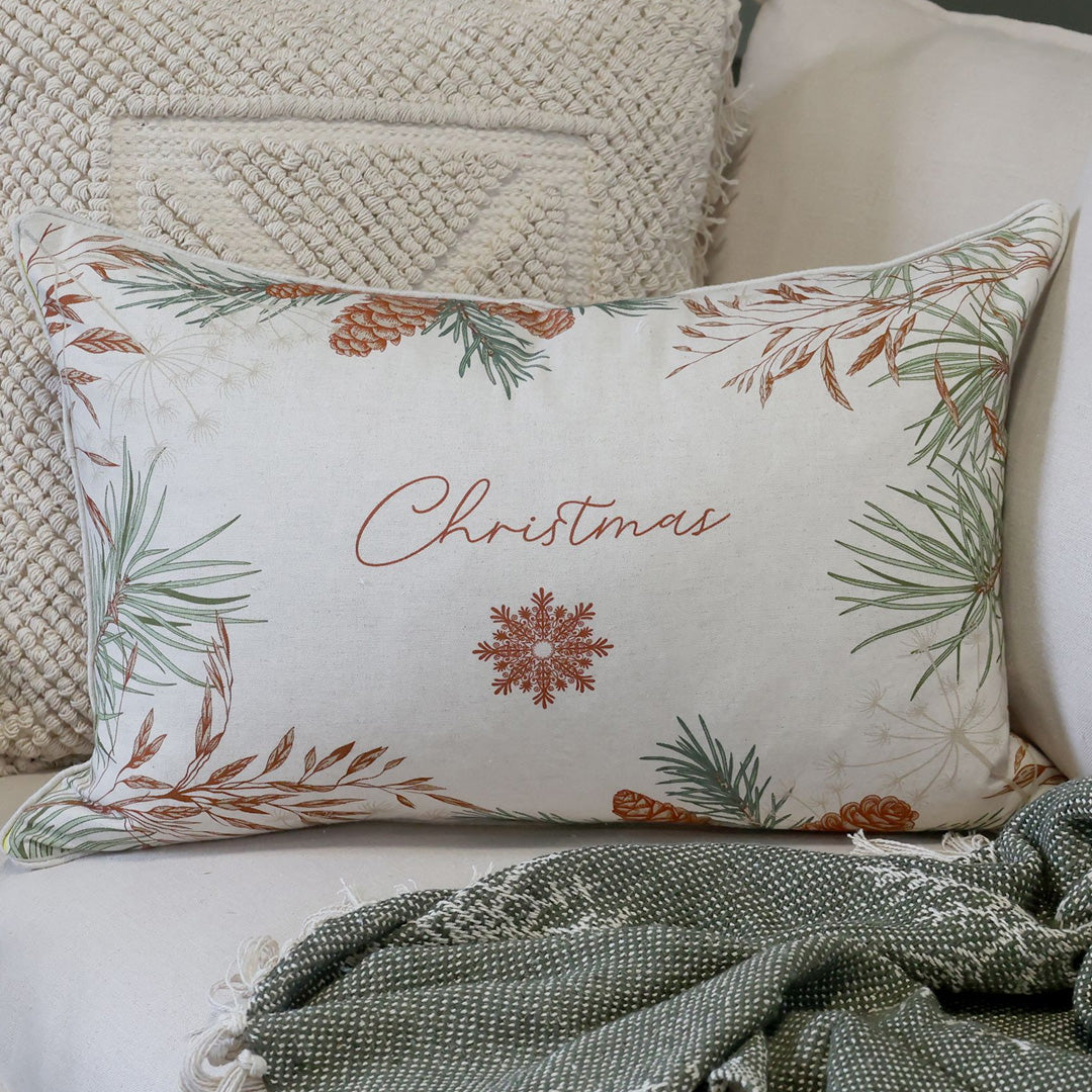 Weihnachts Kissenbezug mit Tannenzweigen & „Christmas“-Schriftzug – Leinenoptik 60×40 cm