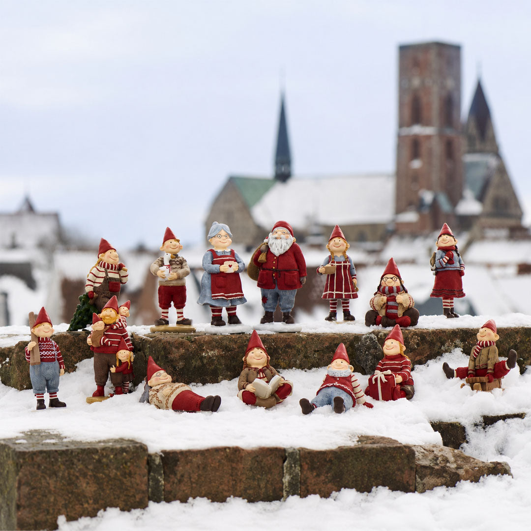 Ib Laursen – Ribe-Wichtel Alva mit Weihnachtsgeschenk