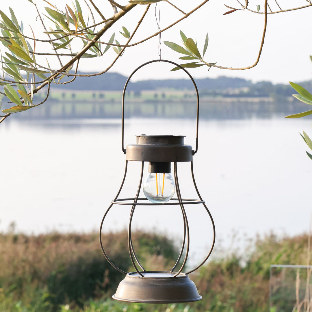 Chic Antique - Solar-Laterne mit LED-Glühbirne H22/Ø16 cm Zink
