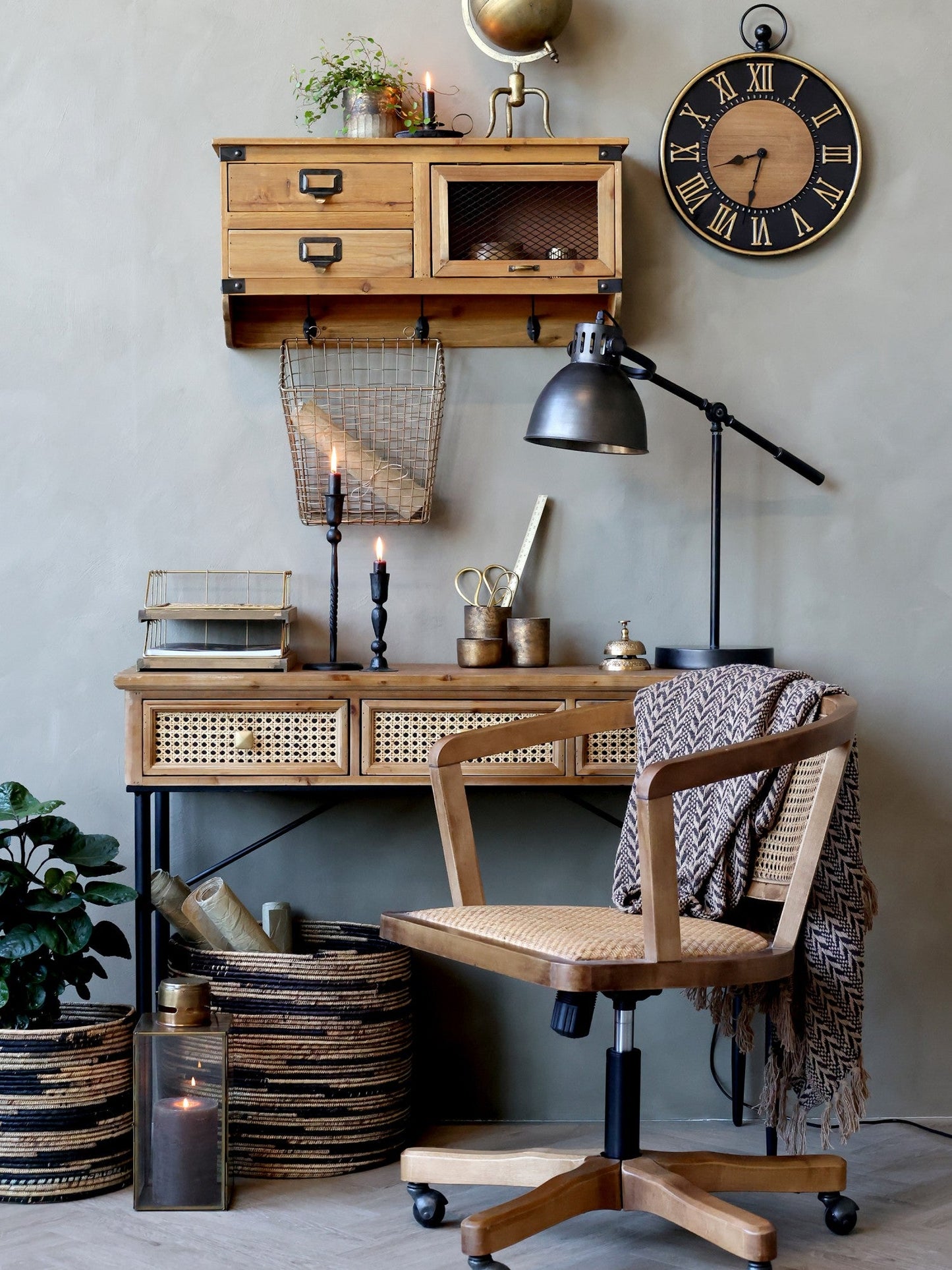 Chic Antique - Französischer Bürostuhl mit Geflechtsitz & -lehne